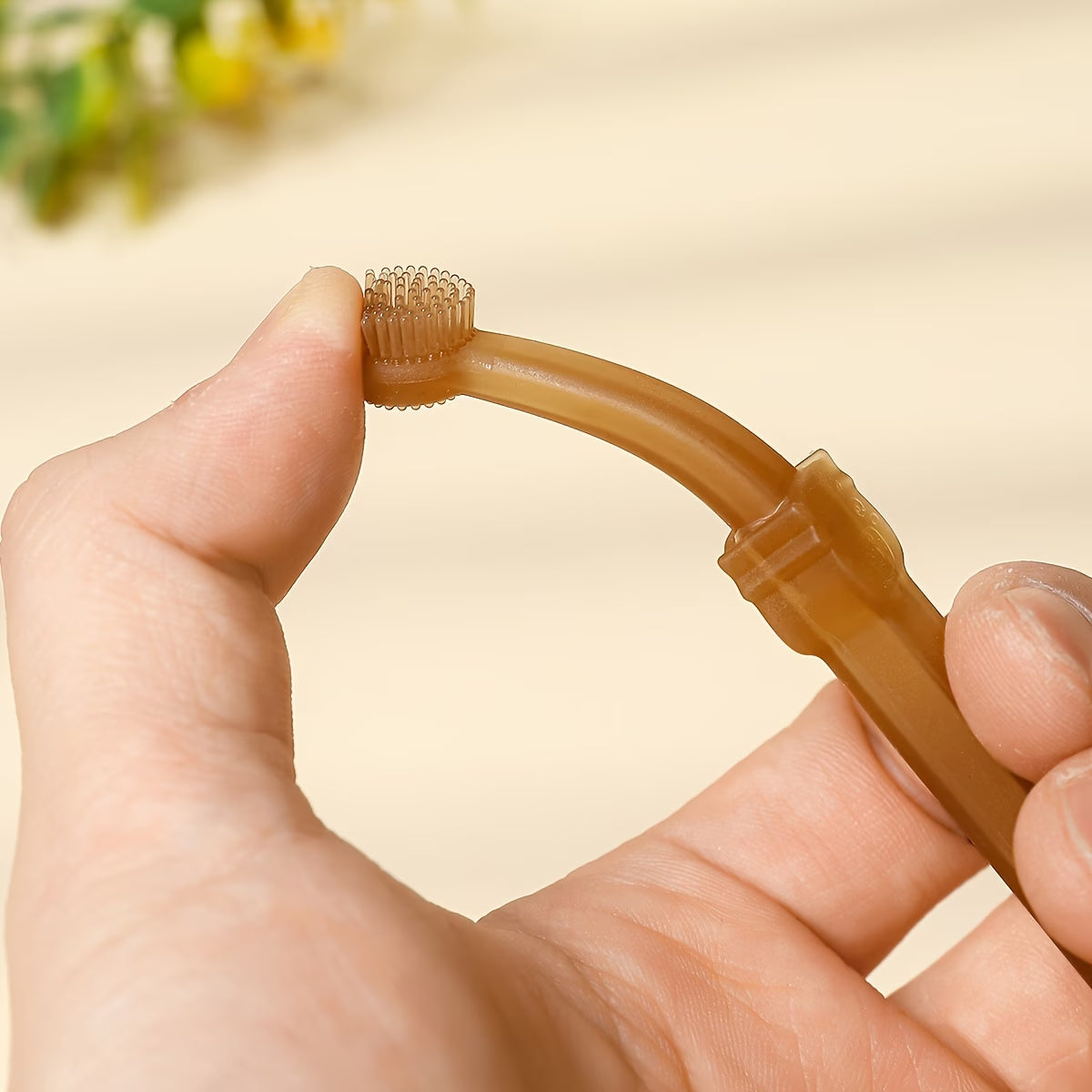 Cepillo en silicona para bebé con soporte y tapa